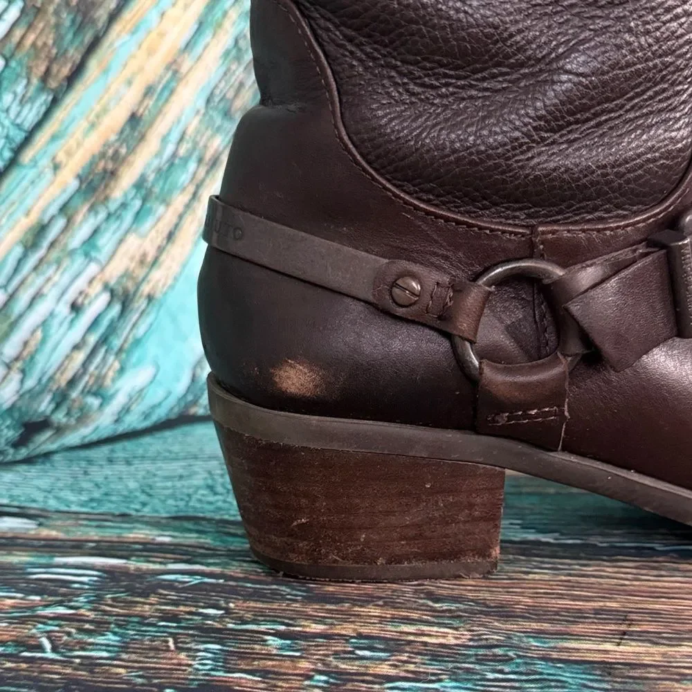 Vince Camuto chic over